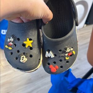 Disney Mickey Mouse toddler crocs size 9 EUC